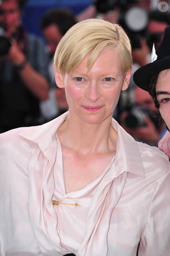 Tilda Swinton lors du photocall de We need to talk about Kevin, en sélection officielle au 64e Festival de Cannes, le 12 mai 2011.