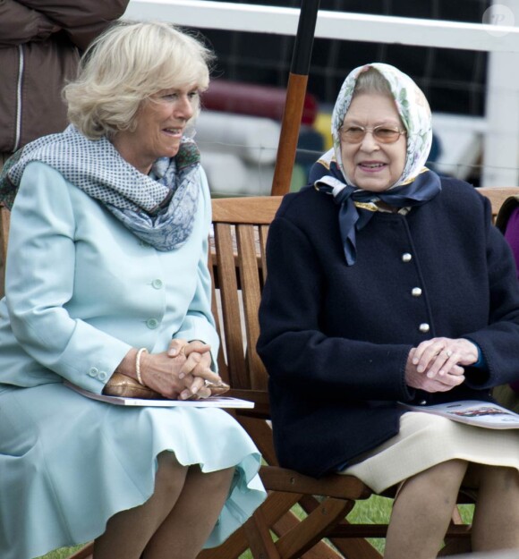 La reine Elizabeth II et Camilla très complices au Royal Windsor Horse Show, le 12 mai 2011.