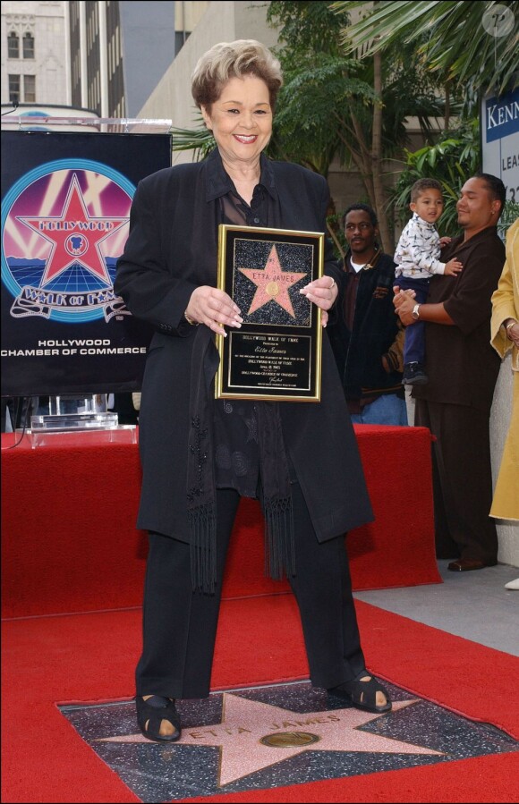 Etta James honorée sur le Walk of Fame à Hollywood, en 2003