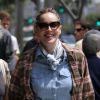 Sharon Stone se promène avec un drôle de look dans les rues de Beverly Hills en compagnie d'une amie le 13 mai 2011