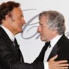 Guillaume Durand et Robert de Niro lors de la remise des prix du Trophée Chopard, à Cannes, le 15 mai 2011