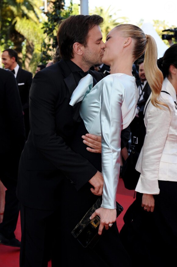 Clovis Cornillac et sa fiancée Lilou : festival de baisers sur red carpet ! 15 mai 2011