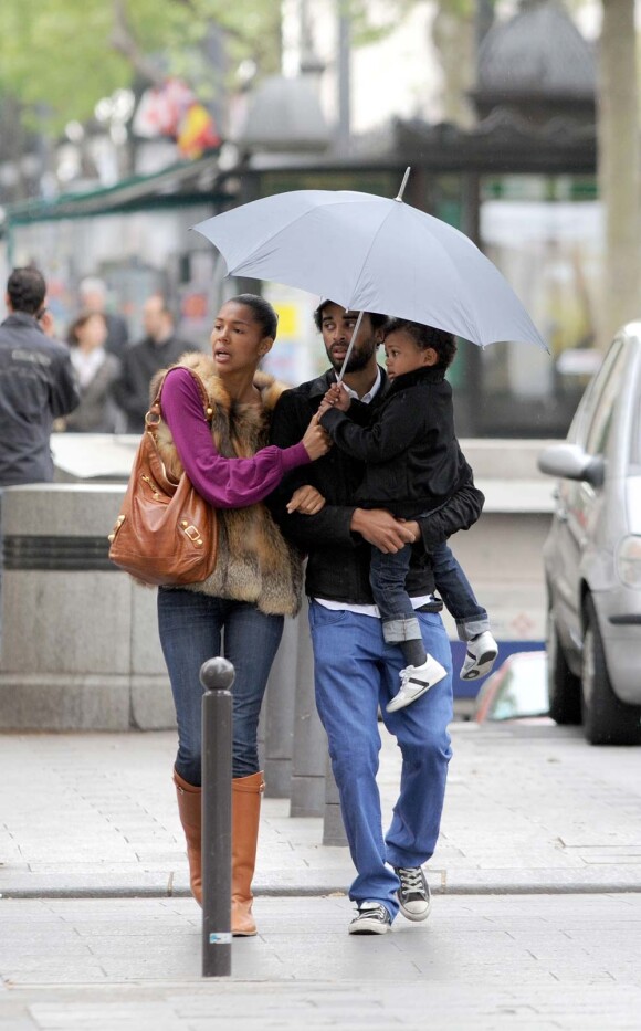 Ayo, Patrice et leur fils Nile, à Paris, le 25 avril 2009.