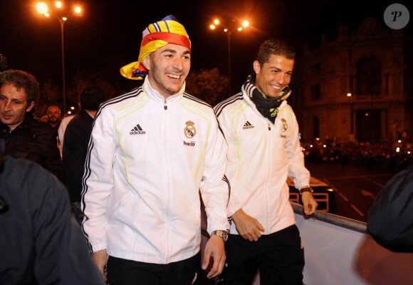 Cristiano Ronaldo et Karim Benzema (photo : le 21 avril après la victoire sur le Barça) ont assuré le spectacle lors d'une rencontre caritative opposant le Real Madrid à une sélection du Real Murcie, le 18 mai 2011 à Murcie, au profit des victimes du séisme survenu le 11 mai dans la région.