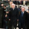 Charles Aznavour aux obsèques de Charles Trenet, Paris, le 23 février 2001