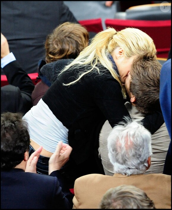 Shakira et son chéri Gérard Piqué, les bisous le 23 avril à Barcelone !
