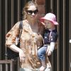 Rebecca Gayheart et sa fille Billie s'amusent dans un parc de Los Angeles, mercredi 19 mai 2011