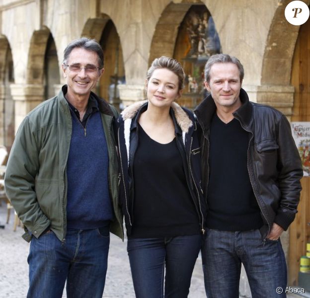 Thierry Lhermitte Et Virginie Efira S Affrontent Et Ont Besoin De Vous Purepeople