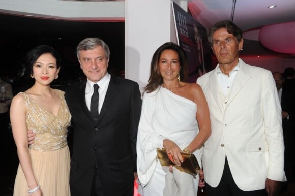 Zhang Ziyi, Sidney Toledano, son épouse et Dominique Desseigne à la soirée Elle et Dior le 20 mai 2011 à L'Eden Roc