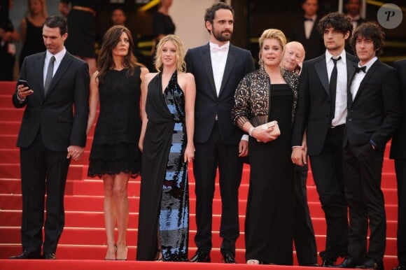 Chiara Mastroianni, Ludivine Sagnier, Catherine Deneuve et Louis Garrel lors de la montée des marches pour la clôture du festival de Cannes et la présentation des Bien-aimés le 22 mai 2011