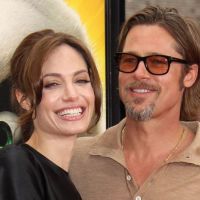 Angelina Jolie et sa robe fendue au bras de son élégant Brad Pitt...