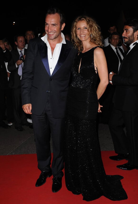 Jean Dujardin et Alexandra Lamy après la cérémonie de clôture et la remise des prix du festival de Cannes le 22 mai 2011