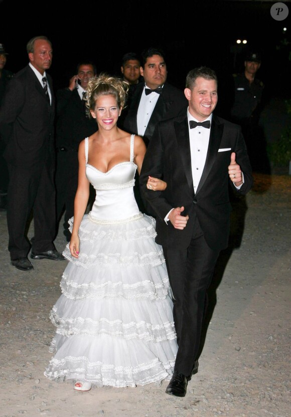 Michael Bublé et sa femme Luisana Lopilato lors de leur cérémonie de mariage à Buenos Aires le 2 avril 2011 en Argentine.