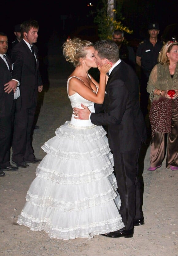 Michael Bublé et sa femme Luisana Lopilato lors de leur cérémonie de mariage à Buenos Aires le 2 avril 2011 en Argentine.