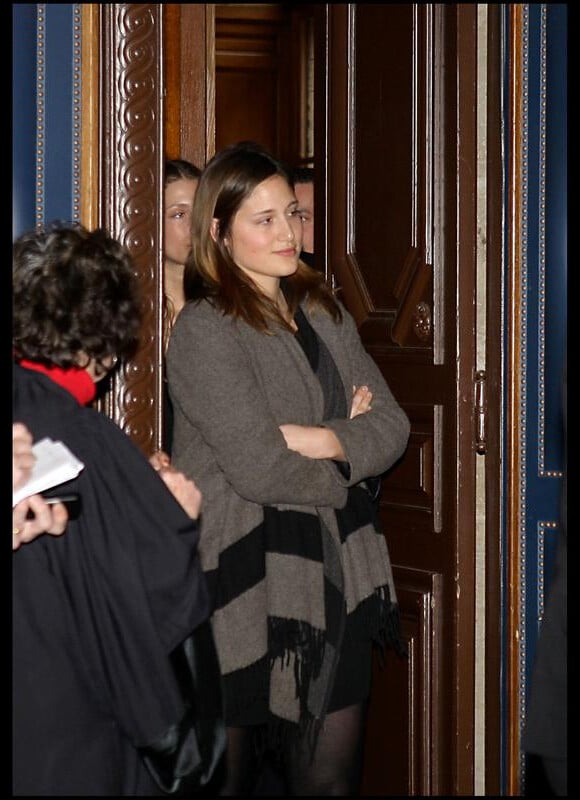 Victoire de Villepin en janvier 2010 à la sortie de la 11e chambre du Tribunal correctionnel de Paris dans le cadre de l'affaire Clearstream