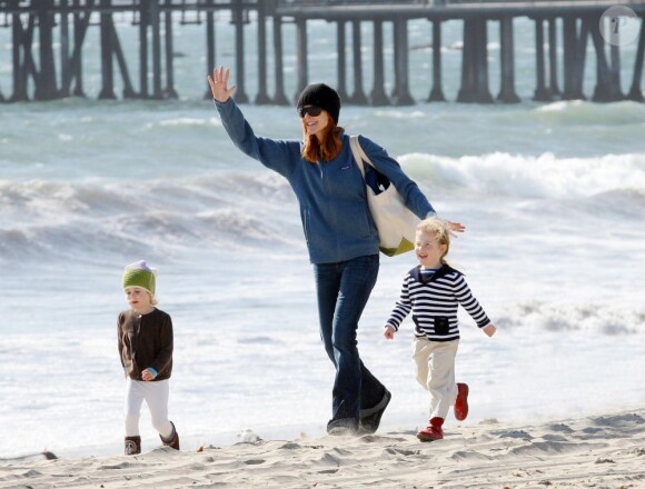 Maria Cross avec ses jumelles Eden et Savannah. Venice Beach, 25 mars 2011 