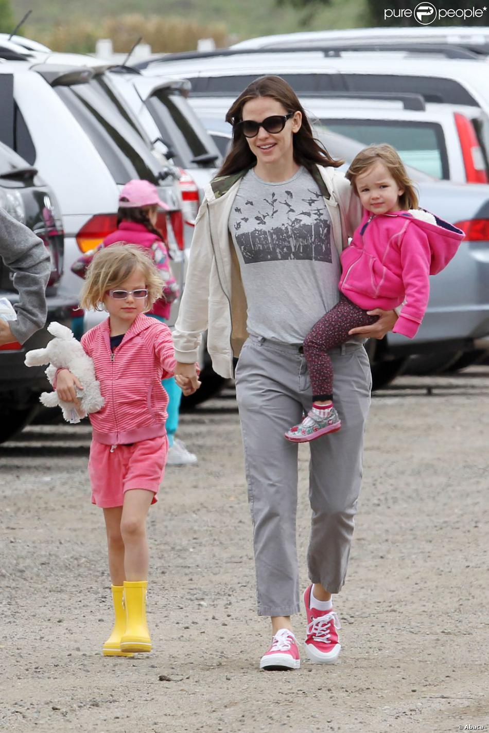 Jennifer Garner accompagnée de ses deux fillettes ...