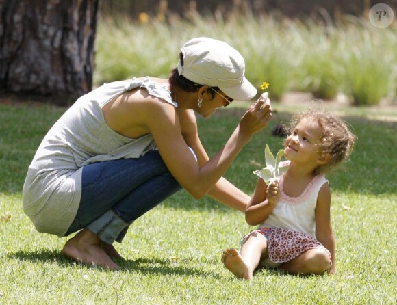 Halle Berry et sa petite chipie Nahla. Los Angeles, 6 mai 2011