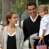 Jessica Alba ne quitte plus son mari Cash Warren et leur fille Honor. Los Angeles, 21 mai 2011