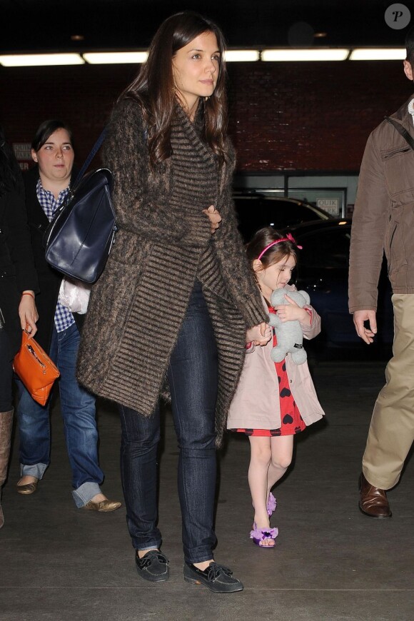 Katie Holmes ne quitte pas sa petite Suri, 5 ans. New York, 16 mars 2011