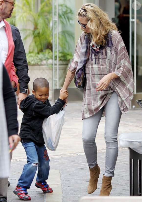 Heidi Klum et son fils Henry. Los Angeles, 18 mars 2011