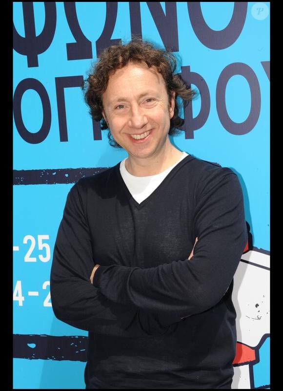 Stéphane Bern anime son émission en direct sur France Inter lors de l'ouverture du 11e Festival du film francophone à Athènes en  avril 2010