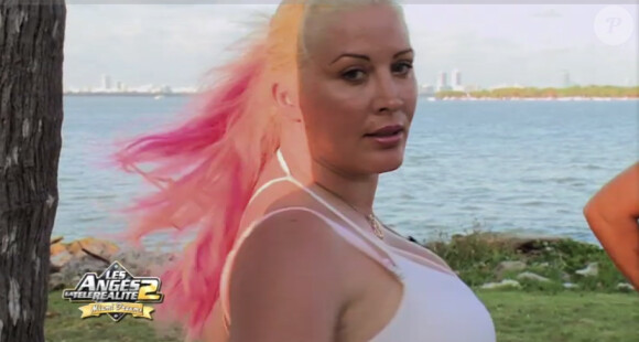 Loana dans les Anges de la télé réalité Miami Dreams le mardi 31 mai 2011 sur  NRJ 12.