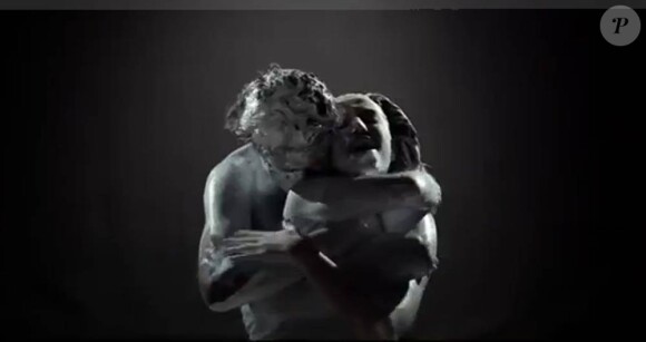Anaïs s'abandonne avec fureur et à corps perdu dans le clip I Love You, quatrième extrait du Love Album, d'un érotisme primal et stylisé...