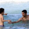 L'international bosniaque Hasan Salihamidzic, se remet de sa saison en Floride. Le 1er juin 2011, on l'a vu profiter des joies de la baignade à Miami avec ses trois enfants, ici son fils Nick. 