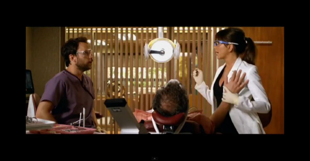 Vidéo Jennifer Aniston se fait toucher les seins dans son prochain — free download