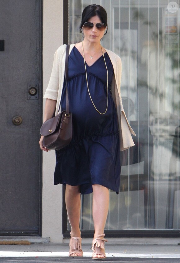 Même enceinte, Selma Blair affiche des looks splendides et très chic ! Los Angeles, 1er juin 2011 