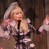 Dolly Parton inaugure le nouveau spectacle de son cabaret, Pirates Voyage, à Myrtle Beach, le 3 juin 2011.