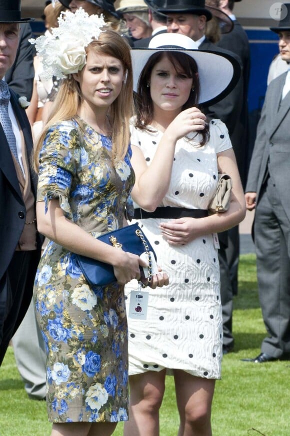 Les princesses Beatrice et Eugenie au Derby d'Epsom, le 4 juin 2011.