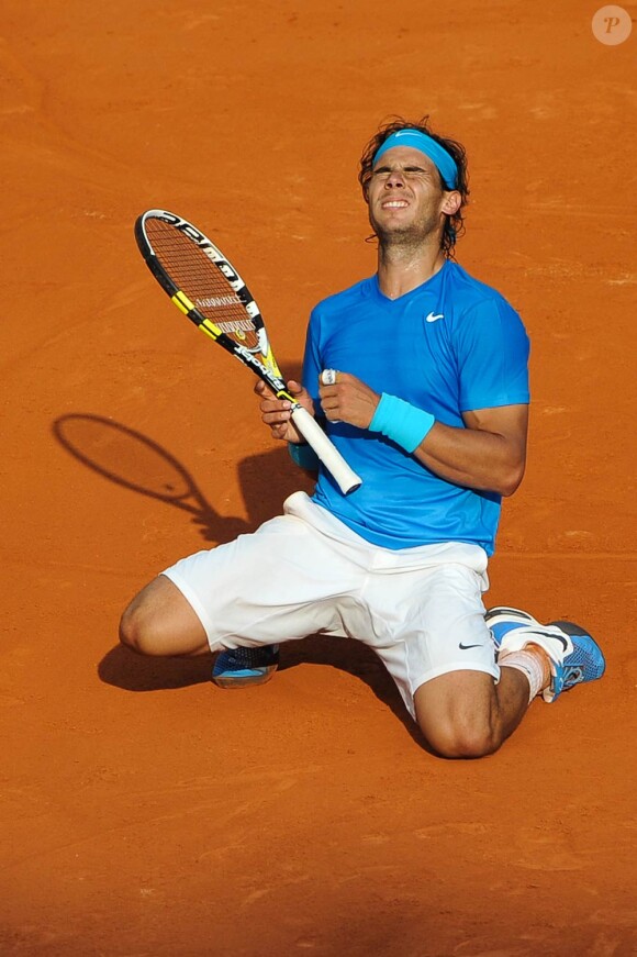Dimanche 5 juin 2011, Rafael Nadal prenait encore l'ascendant sur son meilleur ennemi, Roger Federer, en finale de Roland-Garros, pour soulever sa sixième Coupe des Mousquetaires. Le tout sous les yeux de son clan au complet et de sa petite amie Xisca.