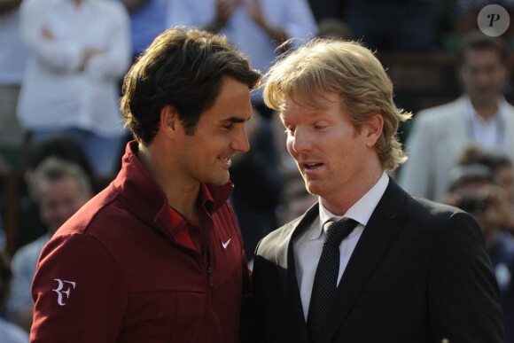Dimanche 5 juin 2011, Rafael Nadal prenait encore l'ascendant sur son meilleur ennemi, Roger Federer, consolé par Jim Courier.