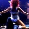 Rihanna, déchaînée, offre un lapdance à une femme du public à Baltimore 
