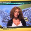 Monia pose une question à Daniela, invitée de Matthieu Delormeau et Jeny Priez sur le plateau des Anges de la télé-réalité : Miami Dreams sur NRJ 12