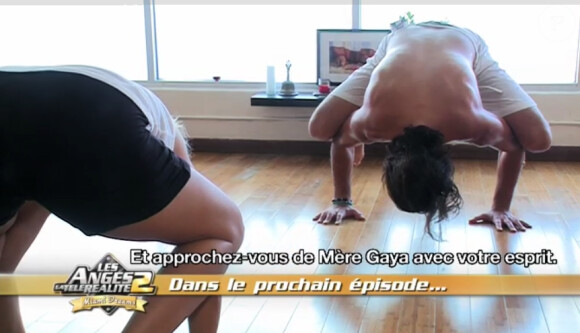 Brandon pendant son cours de yoga dans les anges de la télé réalité : Miami Dreams, le mercredi 8 juin 2011 sur NRJ 12.