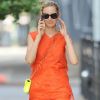 Karolina Kurkova dans les rues de New York avec un look color bloc à tomber ! Le 7 juin 2011