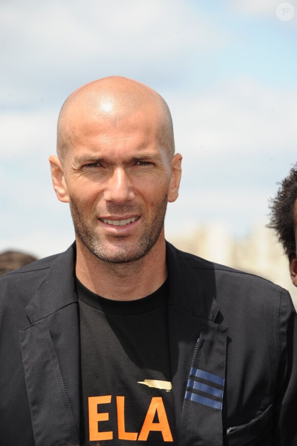 Zinedine Zidane lors du 4e Prix de l'Ambassadeur ELA au musée du Quai Branly à Paris le 8 juin 2011