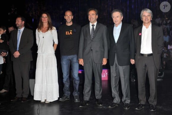 Sophie Thalmann, Zinedine Zidane, Luc Chatel, Michel Drucker et Guy Alba lors du 4e Prix de l'Ambassadeur ELA au musée du Quai Branly à Paris le 8 juin 2011