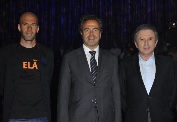 Zinedine Zidane, Luc Chatel et Michel Drucker lors du 4e prix Ambassadeur ELA au musée du Quai Branly à Paris le 8 juin 2011