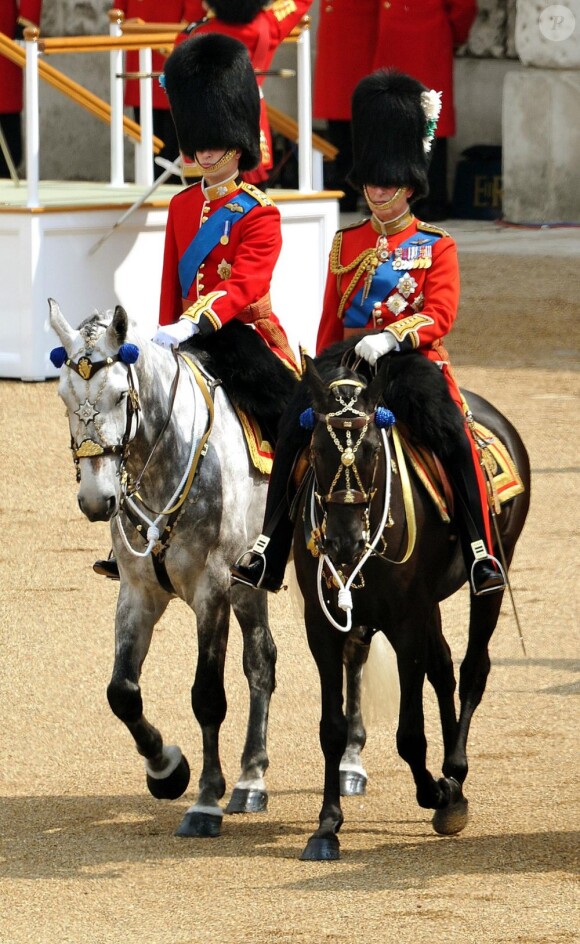 Le prince William et le duc de Kent lors du Trooping the Colour, célébration de l'anniversaire de la reine Elizabeth II, à Londres le 11 juin 2011
