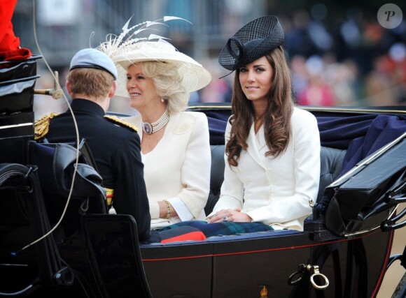 lors du Trooping the colour, célébration de l'anniversaire de la reine Elizabeth II, Kate et Camilla le 11 juin 2011 à Londres
