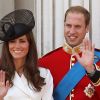 Lors du Trooping the colour, célébration de l'anniversaire de la reine Elizabeth II, Kate et William au balcon du Buckingham Palace le 11 juin 2011 à Londres