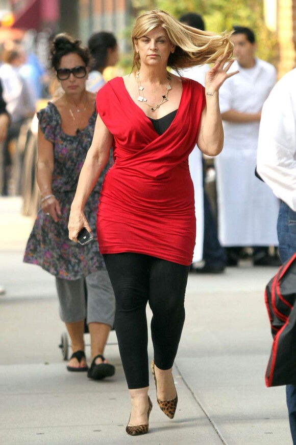 Kirstie Alley marche dans les rues de New York, le 10 juin 2011.