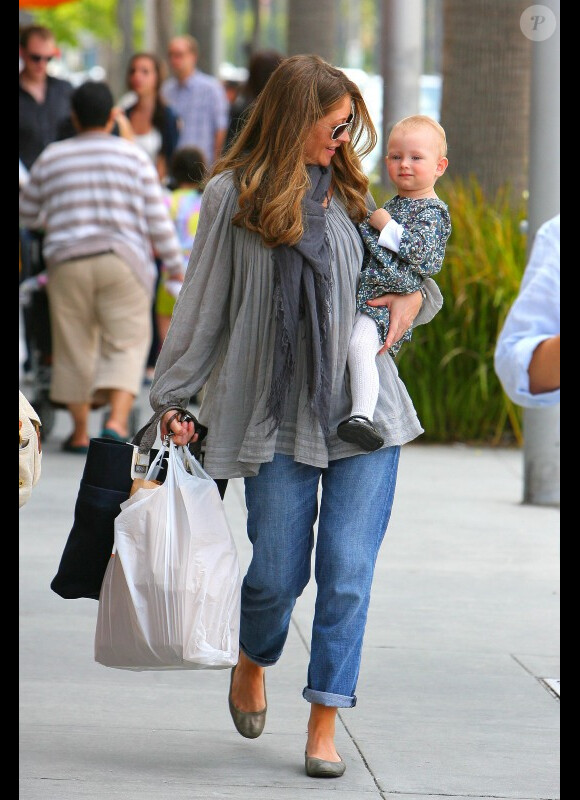 Rebecca Gayheart et sa ravissante fille Billie sont inséparables ! Beverly Hills le 12 juin 2011
