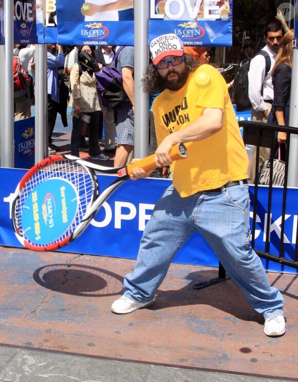 Fidèle à lui-même, Judah Friedlander participait le 13 juin 2011, à Times Square (New York), au lancement de la mise en vente des places pour l'US Open 2011 (fin août-début septembre).