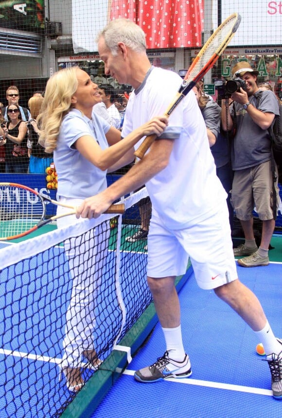 Le 13 juin 2011, à Times Square (New York), le courant est bien passé entre John McEnroe et Kristin Chenoweth pour la promotion de la mise en vente des places pour l'US Open 2011 (fin août-début septembre).