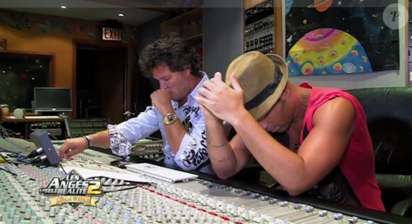 Sofiane dans les studios dans Les Anges de la télé-réalité : Miami Dreams diffusée le mercredi 15 juin 2011